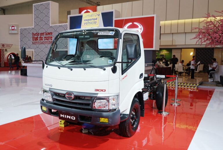 Keunggulan Truk Hino dalam Dunia Transportasi,081217217422, Truk Hino Kekuatan Tanpa Batas di Dunia Transportasi!,Sulawesi.