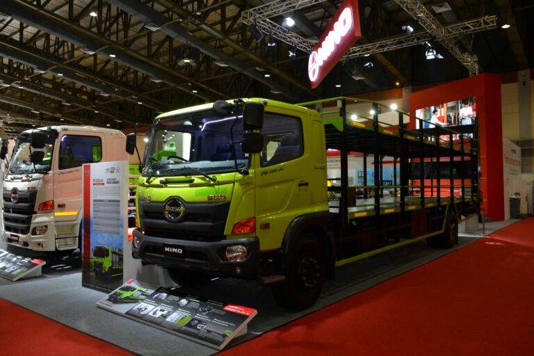 Truk Hino dan Perannya dalam Industri Konstruksi,081217217422,Transportasi Handal? Hino Jawabannya!, Kepulauan Nusa Tenggara